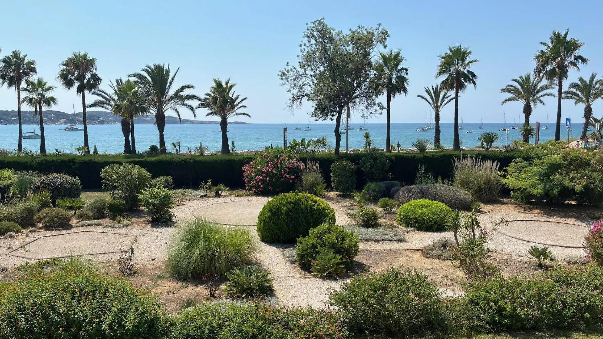 La Plage Doree Appartement T1 Magnifique Vue Mer contacts